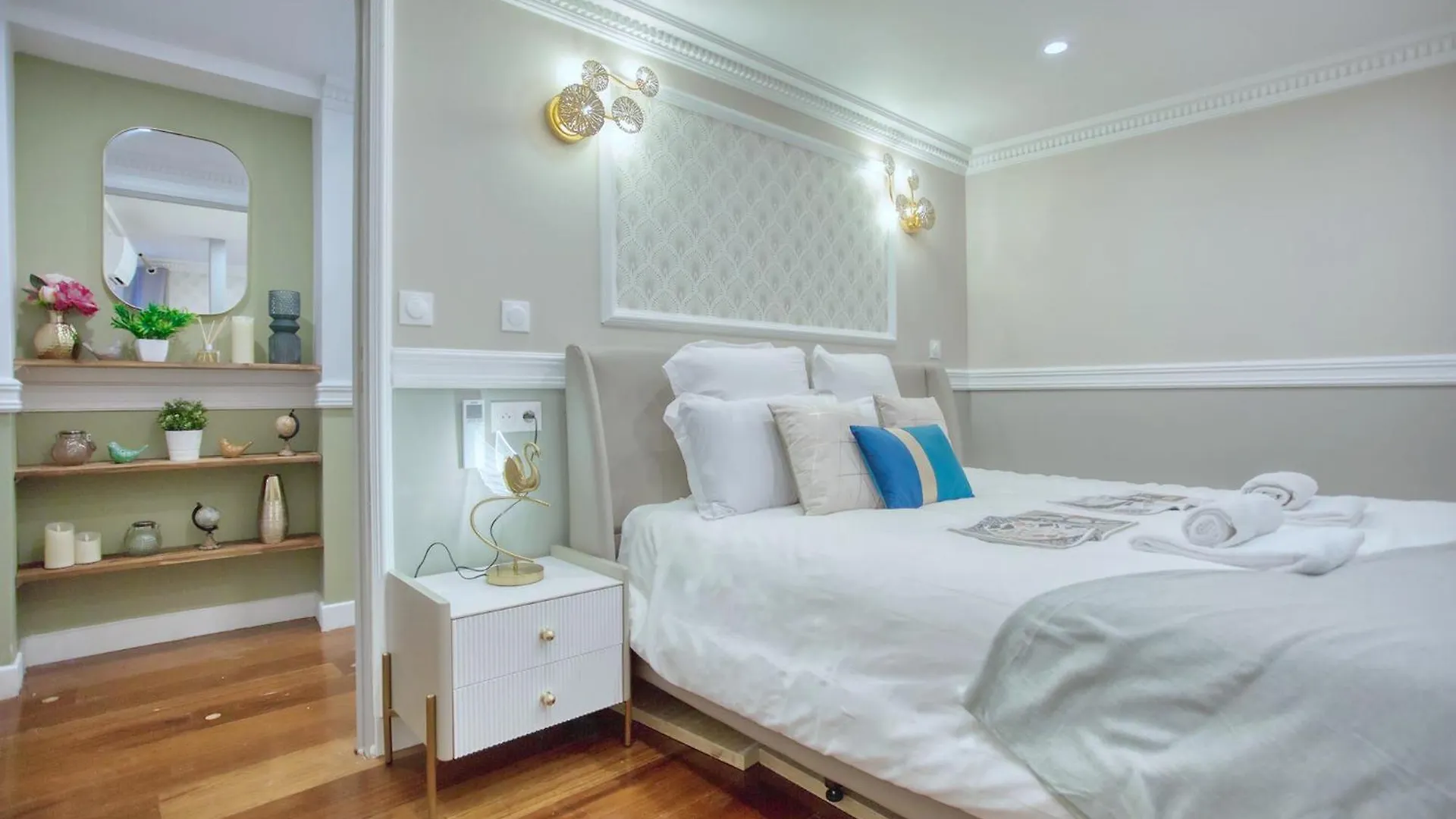 Elegant Triplex In Paris - Ideal For 10 - Aircon Frankrijk
