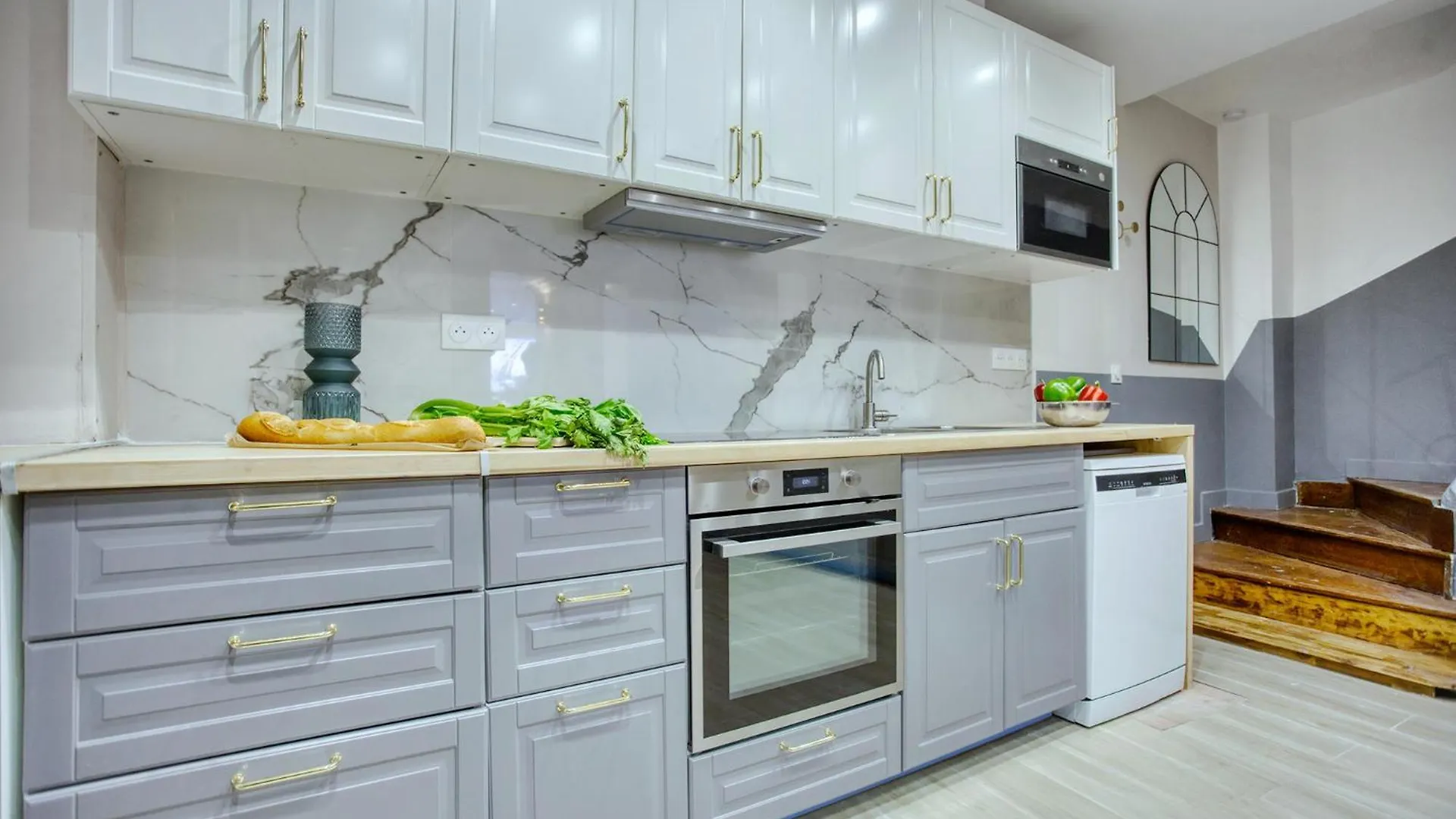 Elegant Triplex In Paris - Ideal For 10 - Aircon Frankrijk