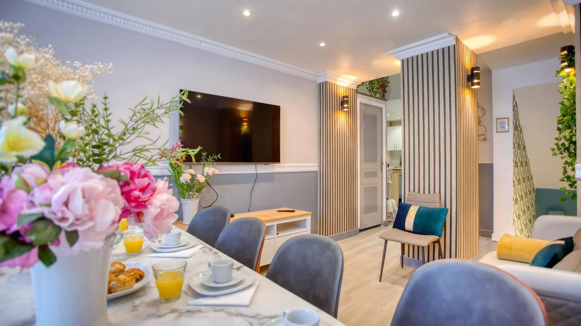 Appartement Elegant Triplex In Paris - Ideal For 10 - Aircon Frankrijk