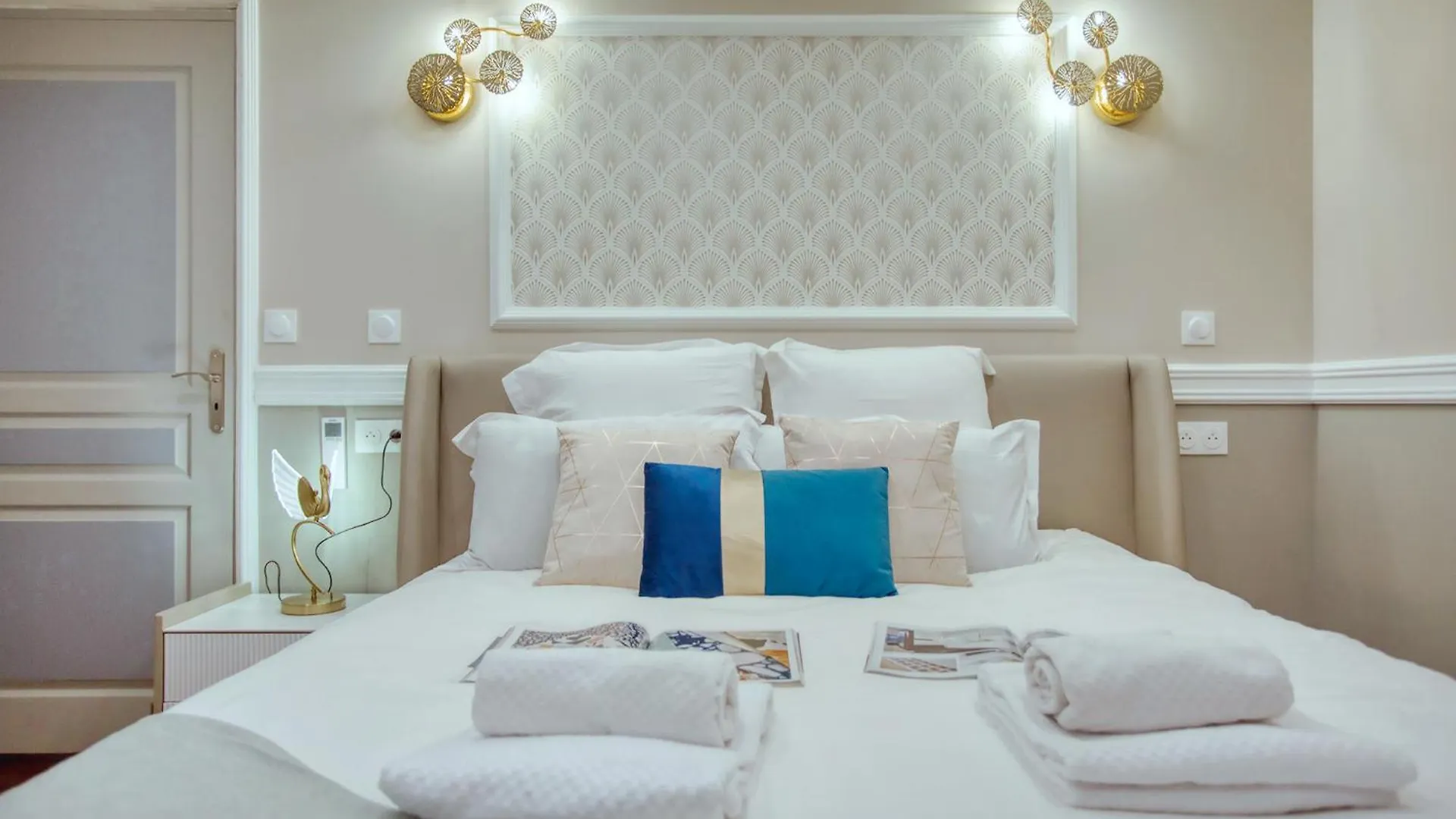 Elegant Triplex In Paris - Ideal For 10 - Aircon